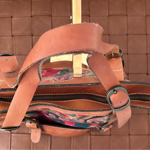 Patricia Nash Enna Leather Floral Bucket Bag Zipper Top Interior Pockets - Picture 8 of 12